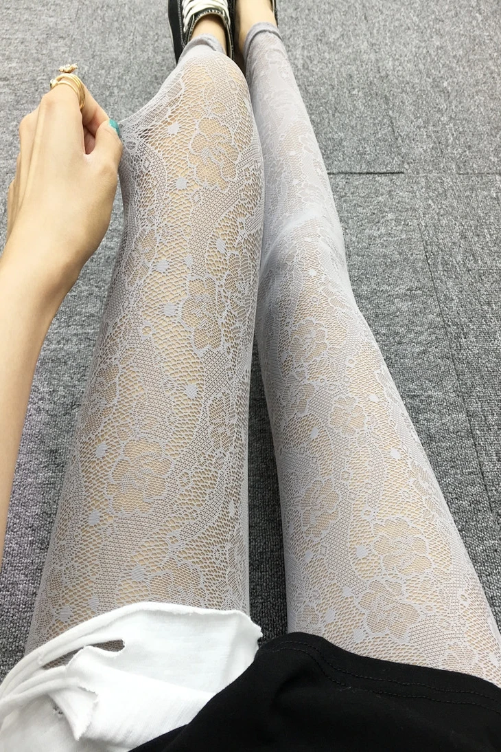South Korea 2025 Lace Bottoms  - Street Fashion Trends 2025 리뷰 및 가격
